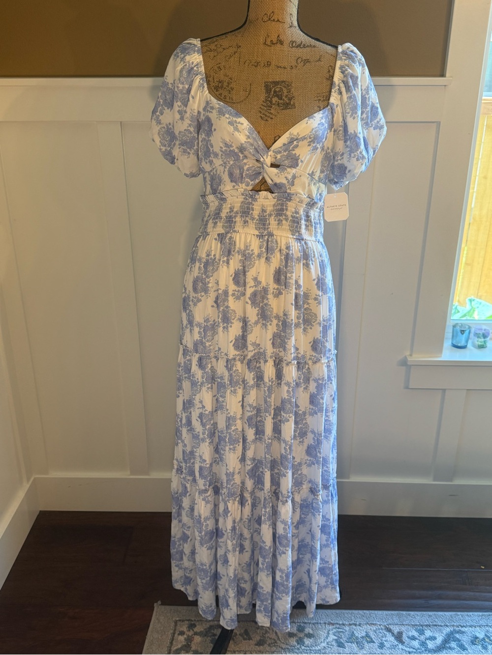Altar’d State Blue Floral Maxi Dress L Puff Sleeve Smocked Cottagecore Romantic